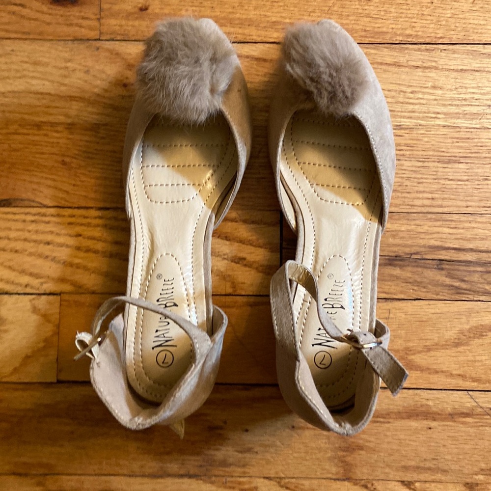 NATURE BREEZE CAMEL SUEDE 1.5 inch block heel shoes Fur PomPom accent Size 7